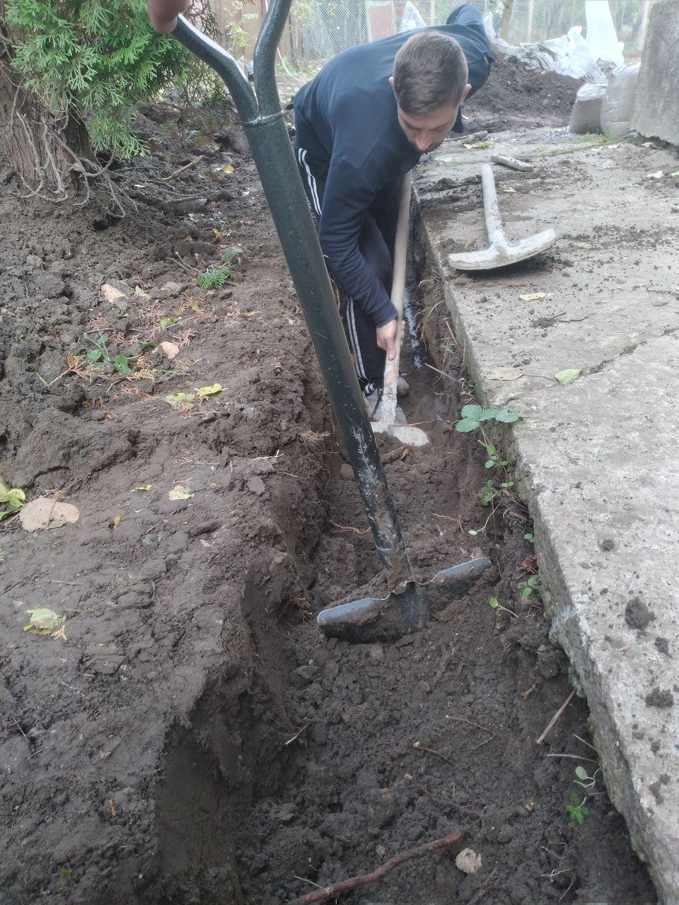 Efectuam lucrari de sapare